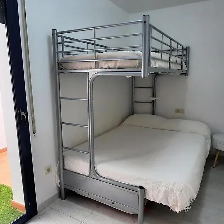 En Llanca: 2 Habitaciones, Terraza, Frente A La Playa Del Port, ¡mascotas Bienvenidas! - Es-170-78 Apartment *
