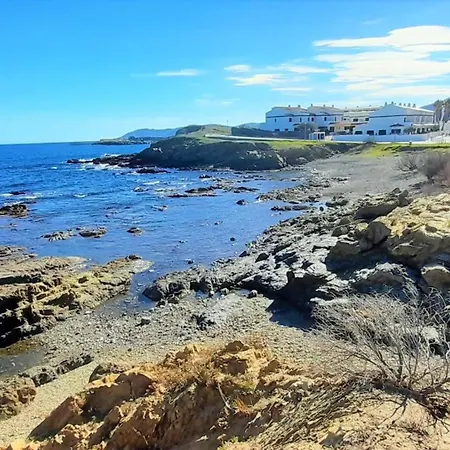 En Llanca: 2 Habitaciones, Terraza, Frente A La Playa Del Port, ¡mascotas Bienvenidas! - Es-170-78 *