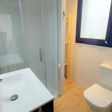 En Llanca: 2 Habitaciones, Terraza, Frente A La Playa Del Port, ¡mascotas Bienvenidas! - Es-170-78 Apartment Llanca