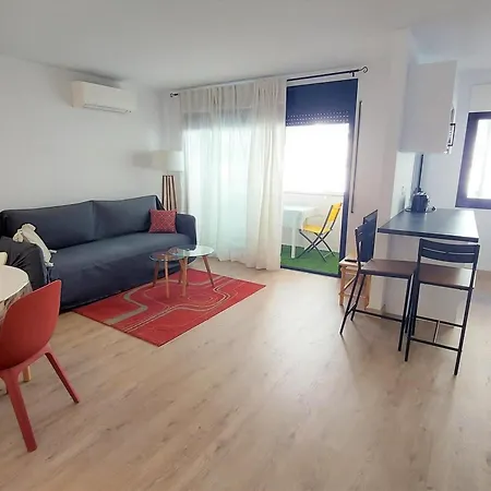 En Llanca: 2 Habitaciones, Terraza, Frente A La Playa Del Port, ¡mascotas Bienvenidas! - Es-170-78 * Llanca