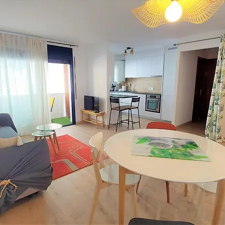 En Llanca: 2 Habitaciones, Terraza, Frente A La Playa Del Port, ¡mascotas Bienvenidas! - Es-170-78 * Llanca
