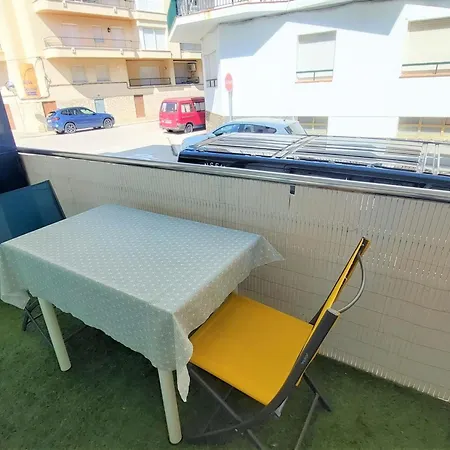 En Llanca: 2 Habitaciones, Terraza, Frente A La Playa Del Port, ¡mascotas Bienvenidas! - Es-170-78 Apartament *